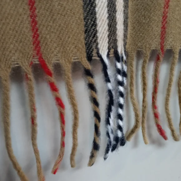 Burberry Vintage Check Brushed-Cashmere Scarf - Picture 5 of 14